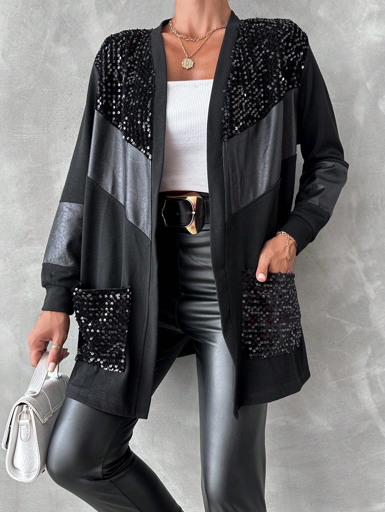 Manteau noir paillettes vu de face