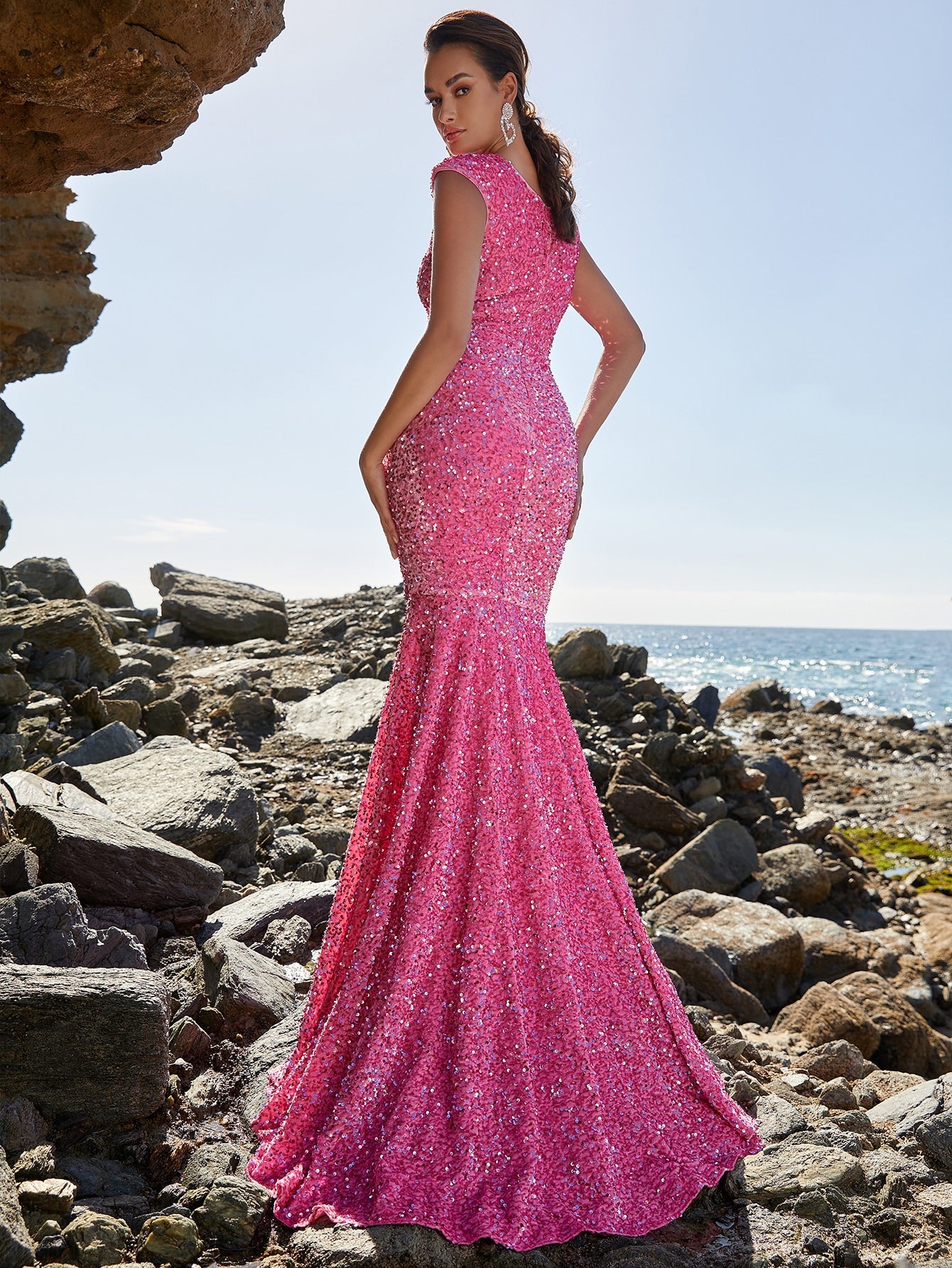 Robe de soirée rose paillette vue de dos