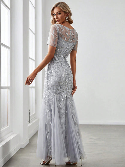 Robe de soirée argentée pailletée vue de dos