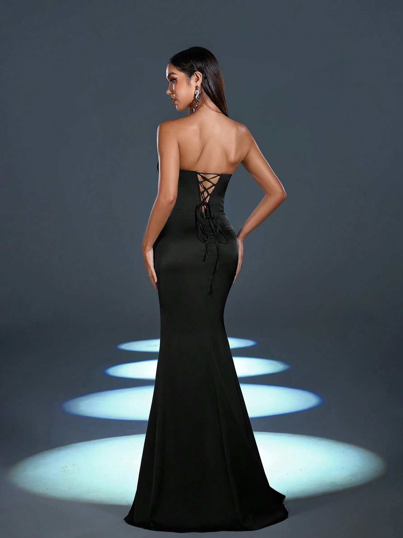 Robe de soirée bustier paillette vue de dos