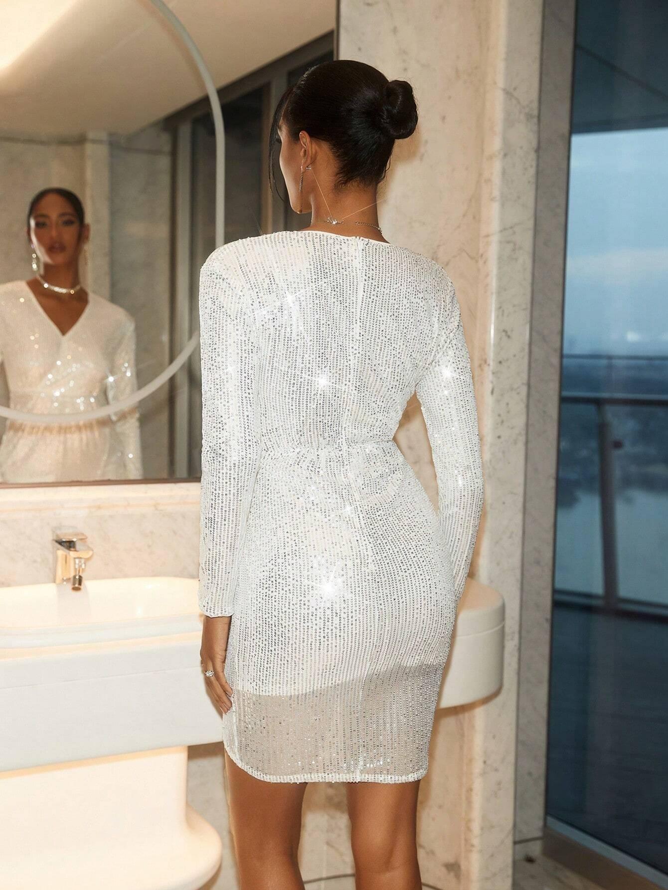Robe de soirée grise pailletée vue de dos