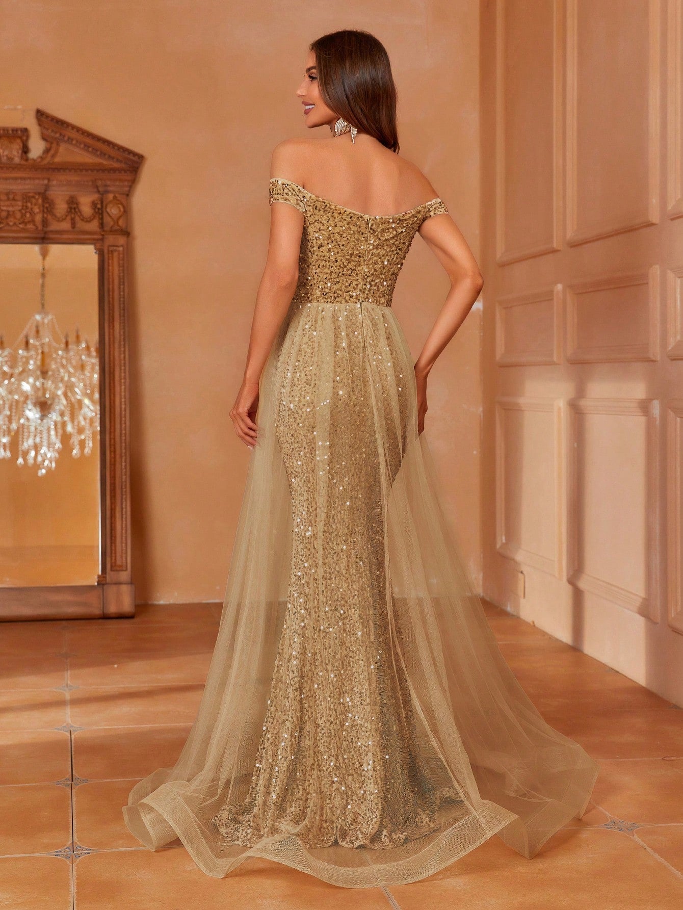 Robe de soirée pailletée doré vue de dos